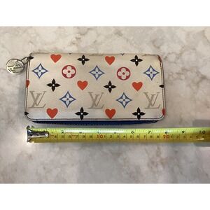 Louis Vuitton Wallet Zip Around‎ Monogram Hearts Flowers Charm
